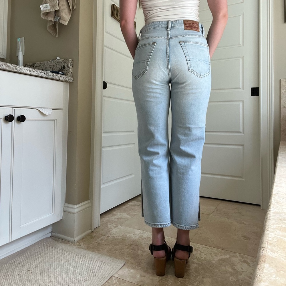 Lucky Brand Light Wash Jeans - Picture 3 of 10